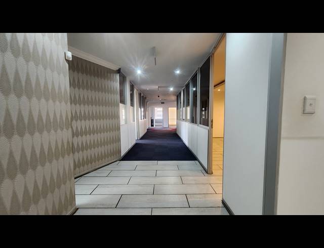 325M² OFFICE TO LET IN FOURWAYS